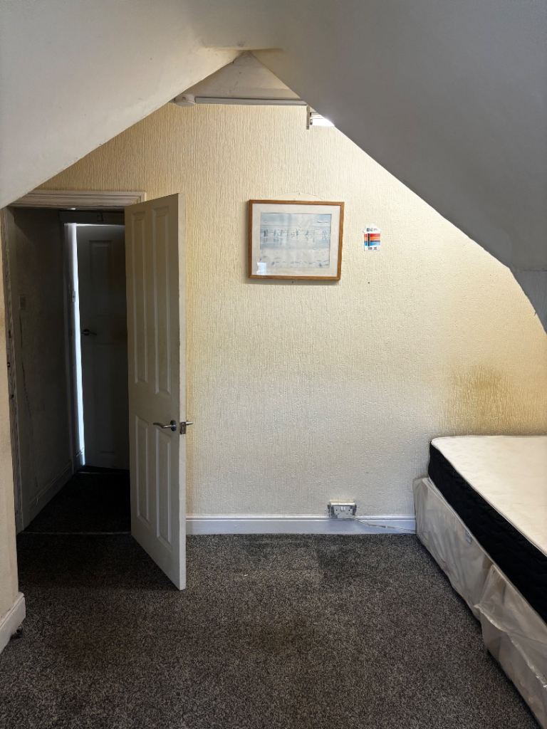Room for rent shared accommodation Leeds 9