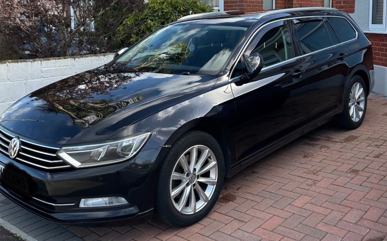 VW Passat 2.0 TDI SE Business estate blue motion technology.