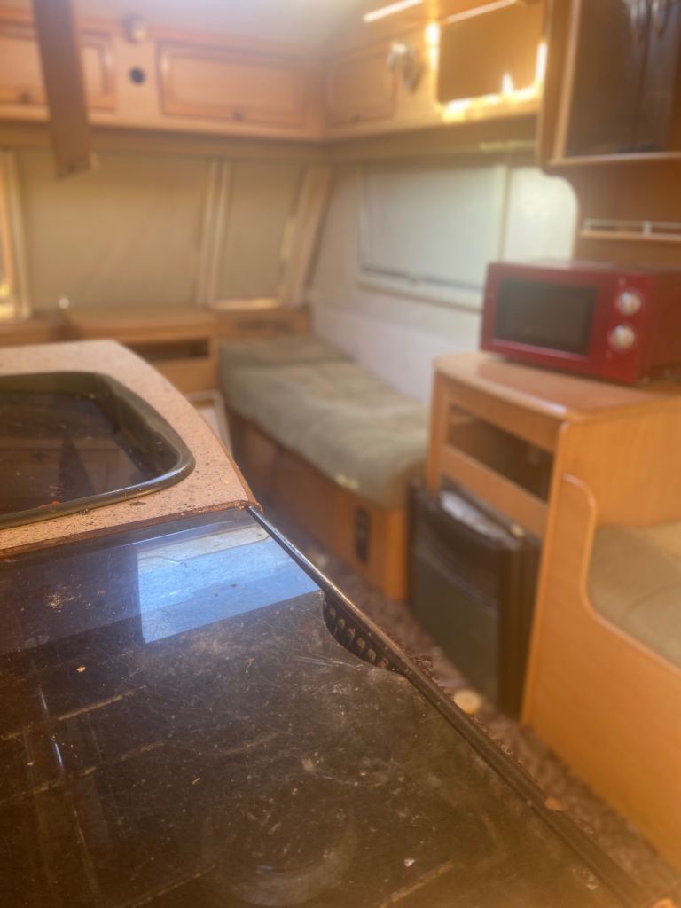 2000 caravan for sale needs good clean out 