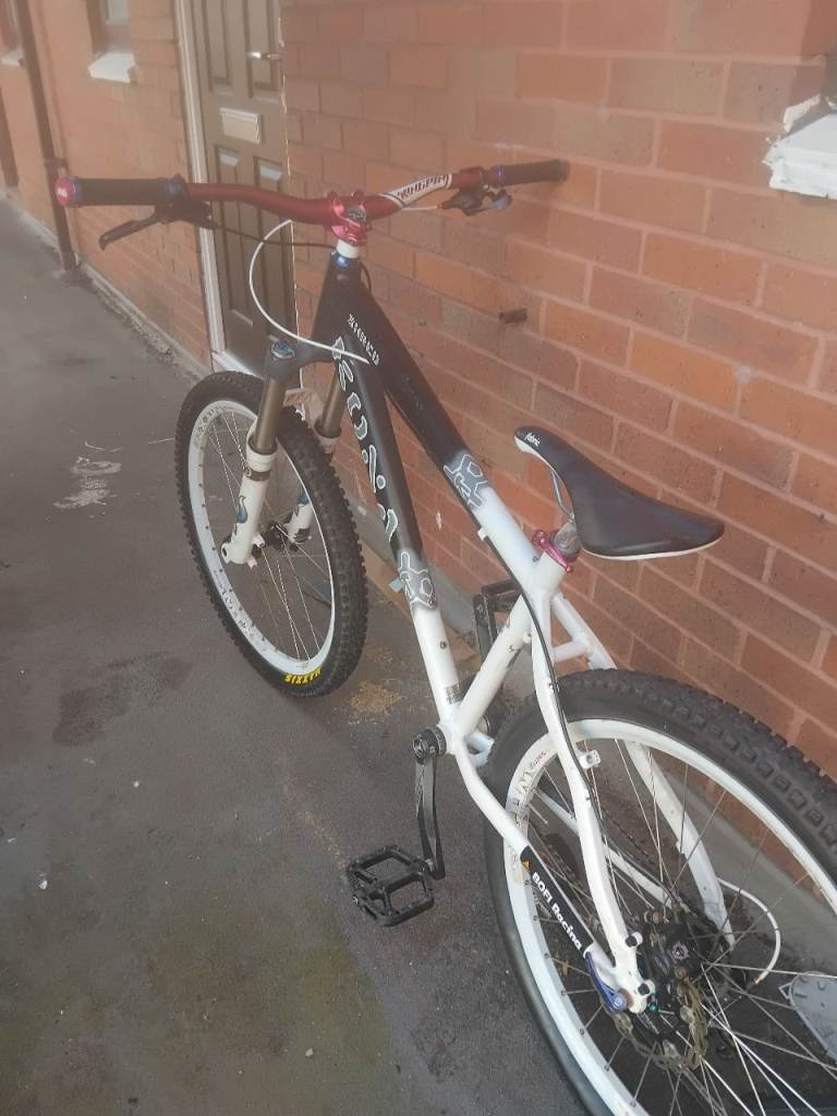 Kona Mountain Bike 26 inch- White/Black with Red Handlebars