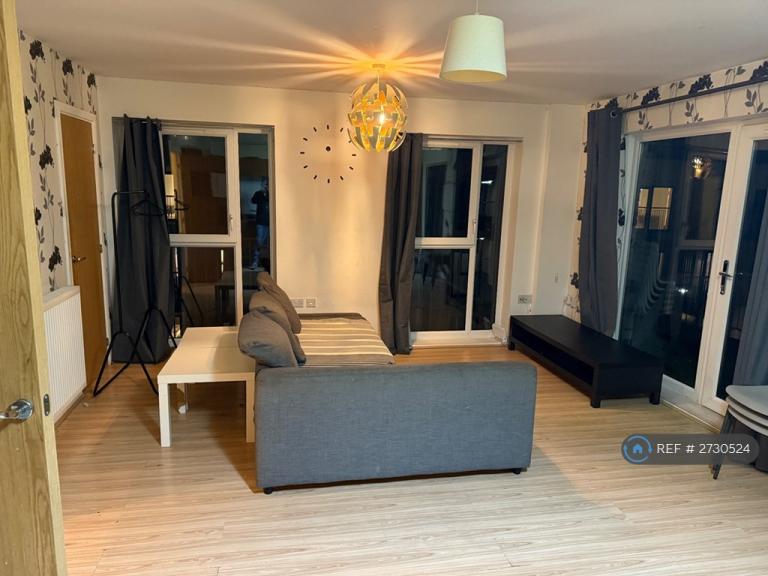 2 bedroom flat in Wave Court, Romford, RM7 (2 bed) (#2730524)