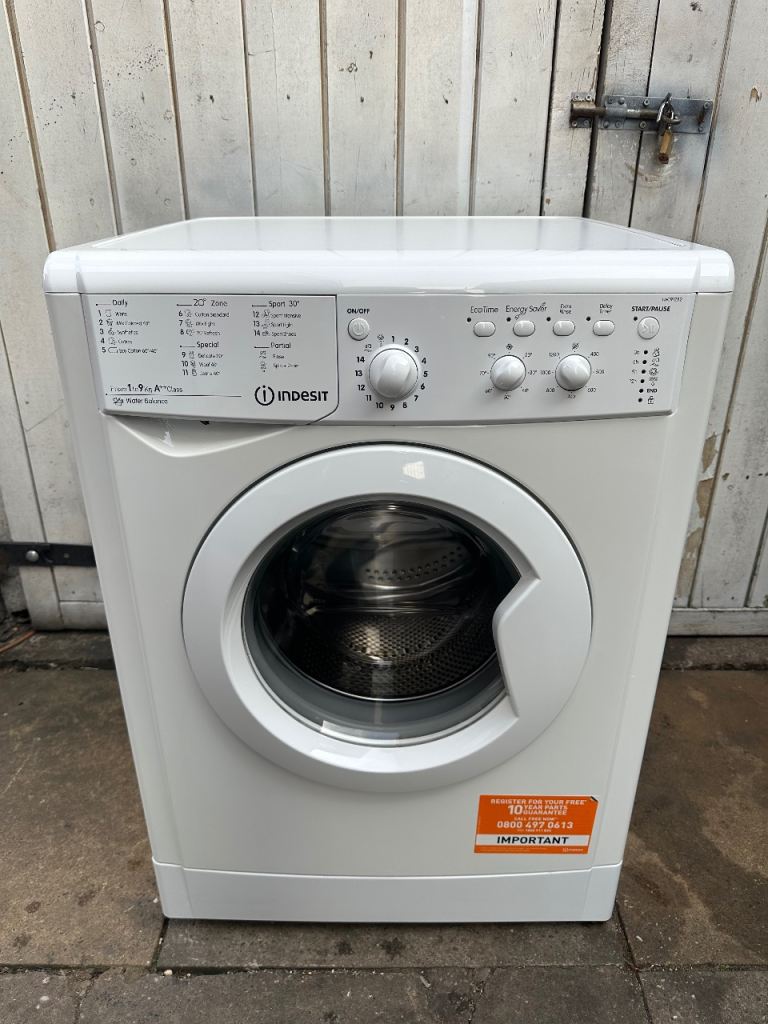 Indesit Washing Machine 9KG- White, Good Condition