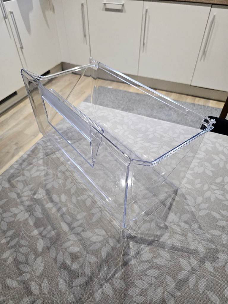 Drawers for fridge freezer