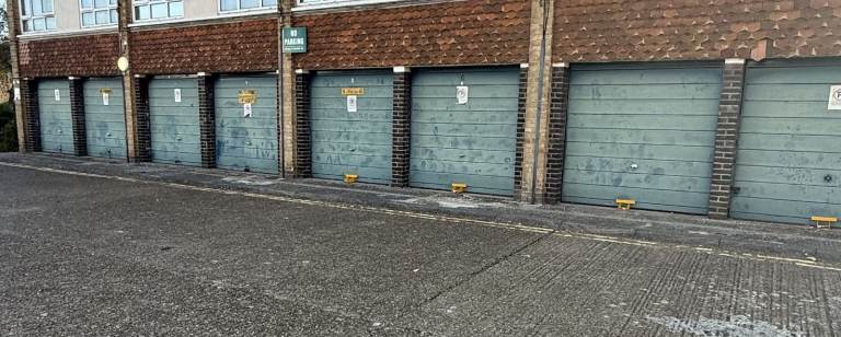 DISCOUNTED GARAGES TO RENT IN TW11