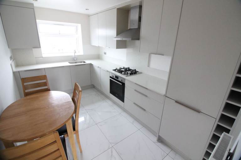 NEW BUILD TWO BED TWO BATH LUXURY FLAT WITH PARKING- HAYES UXBRIDGE HILLINGDON WEST DRAYTON HEATHROW