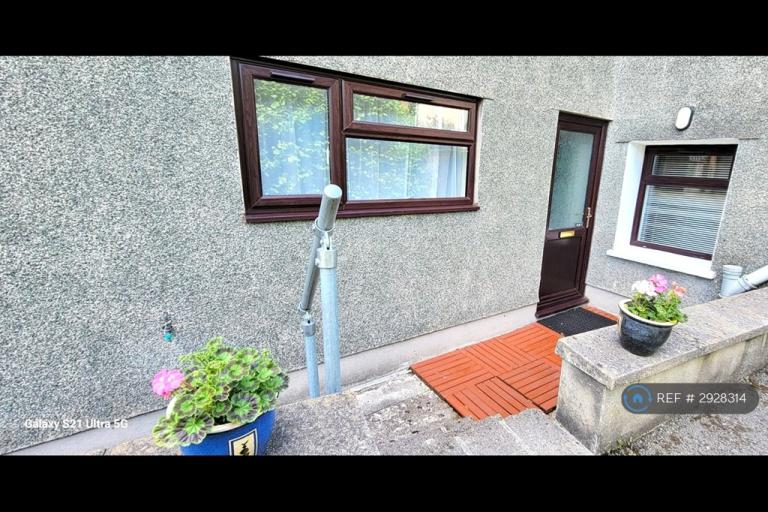 1 bedroom flat in Clyffard Crescent, Newport, NP20 (1 bed) (#2928314)