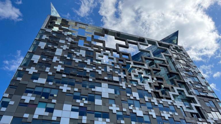 Modern One-Bedroom Apartment with Stunning City Views – Available to Rent
