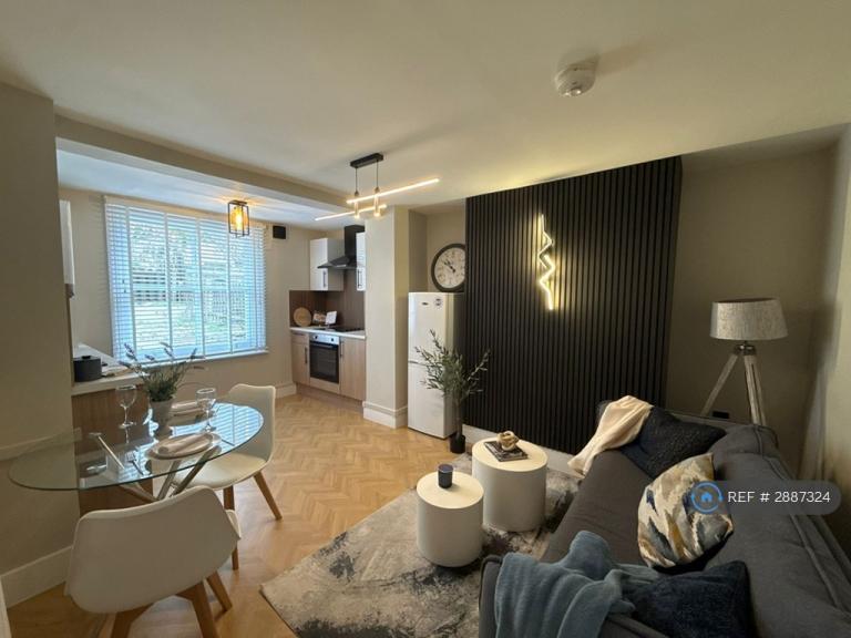 3 bedroom flat in St. Stephens Grove, London, SE13 (3 bed) (#2887324)