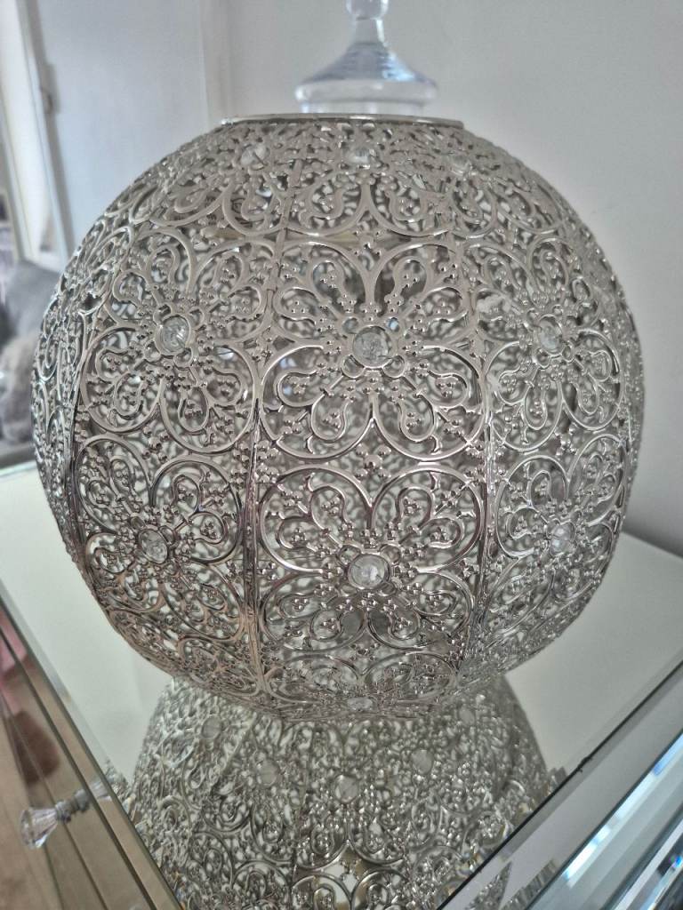 Ceiling hanging lampshade 