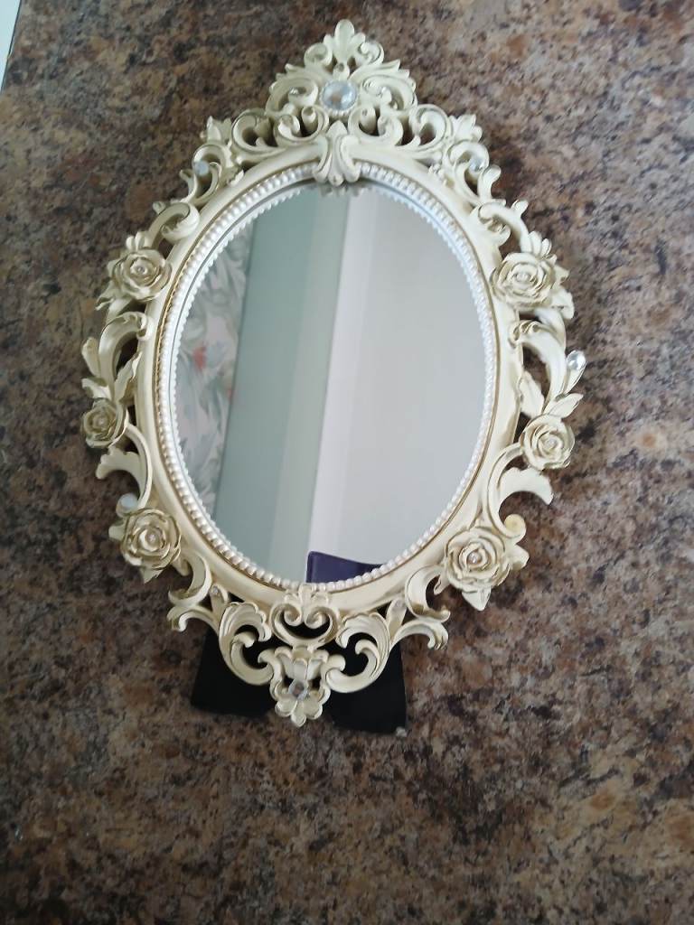 Decorative Cream Oval Mirror – Good Condition