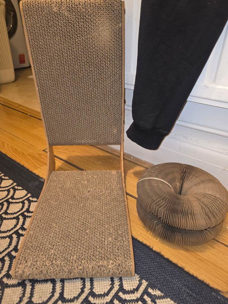 Cat scratcher