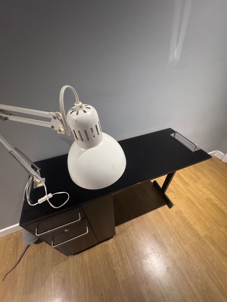 Folding manicure desk with lamp – compact & practical