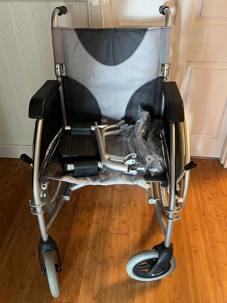 Lightweight Foldable Wheelchair – As Good As New