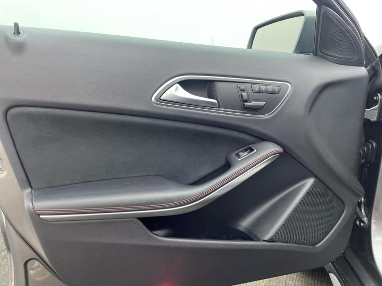 2015 Mercedes-Benz GLA GLA 220d 4Matic AMG Line 5dr Auto [Prem Plus] ESTATE DIESEL Automatic