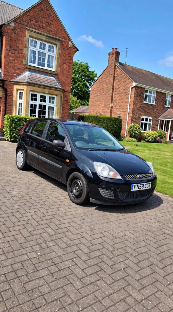 2009 FORD FIESTA STYLE 1.2 69K GENUINE MILES MOT END OF DECEMBER CHEAP ON INSURANCE DRIVES GREAT