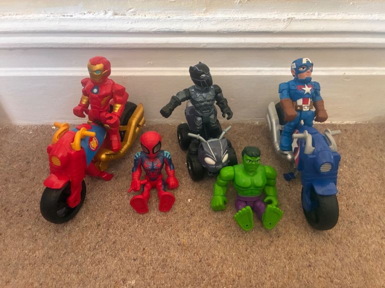Really fun bundle of superhero character toys and vehicles good condition great set 