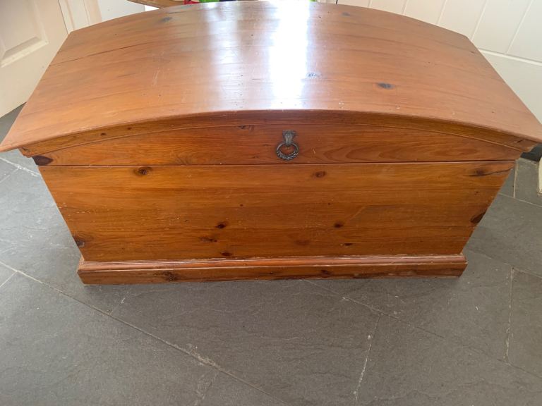 Storage box 