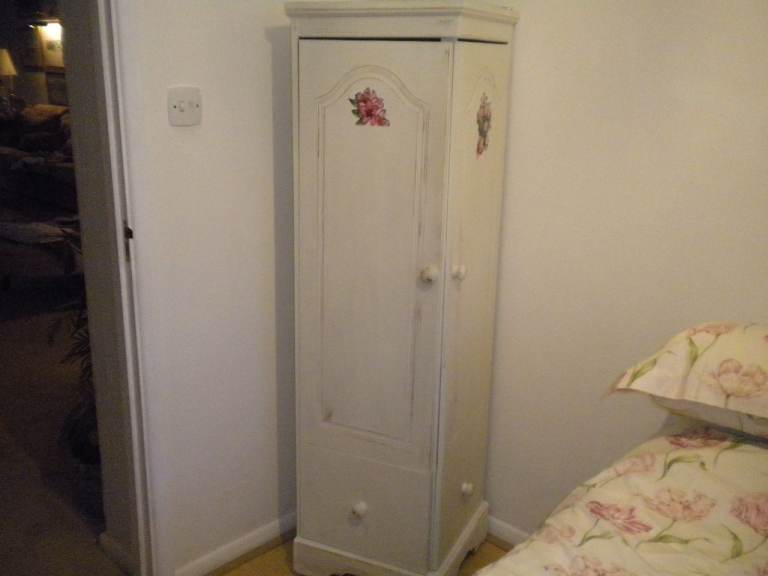 LOVELY LITTLE  BABY'S OR SMALL CHILDS BEDROOM WARDROBE.