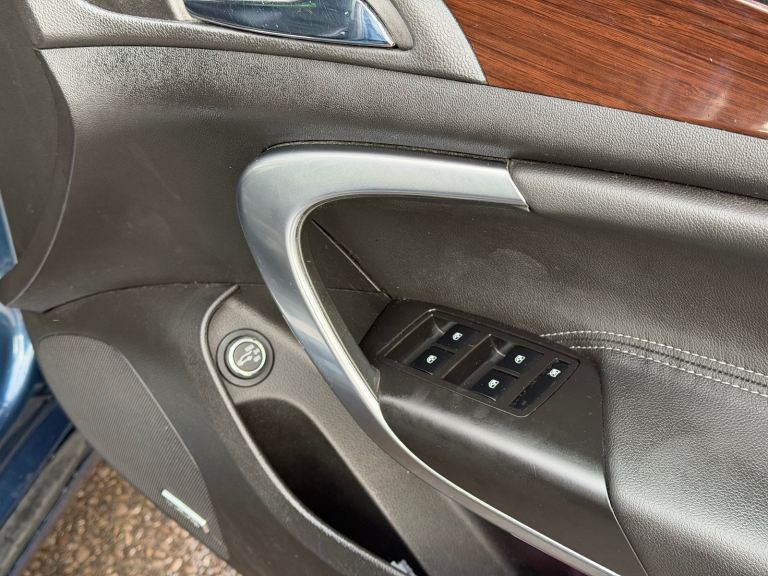 Vauxhall, INSIGNIA, Estate, 2011, Manual, 1956 (cc),5 doors - Image 17