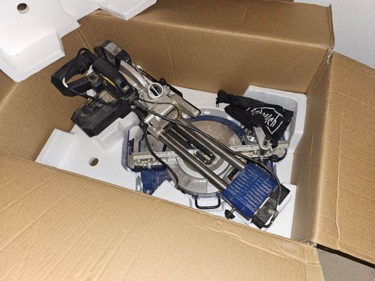 Sliding mitre power saw 