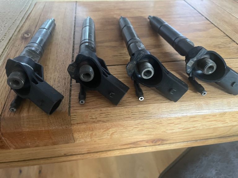 Set of Mercedes OM646 2.2 CDI diesel fuel injectors.