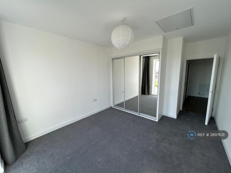 1 bedroom flat in Dower Court, Wokingham, RG40 (1 bed) (#2897631)