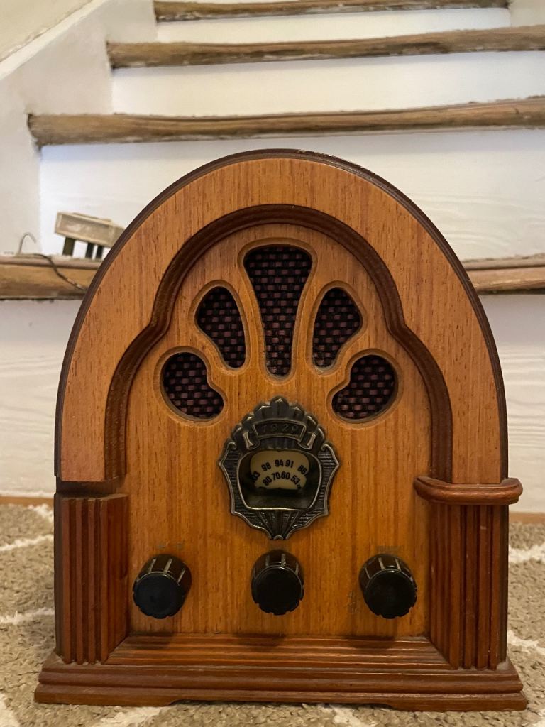 Vintage type radio