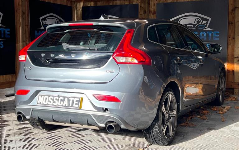 2015 Volvo V40 D2 R DESIGN 5dr HATCHBACK DIESEL Manual