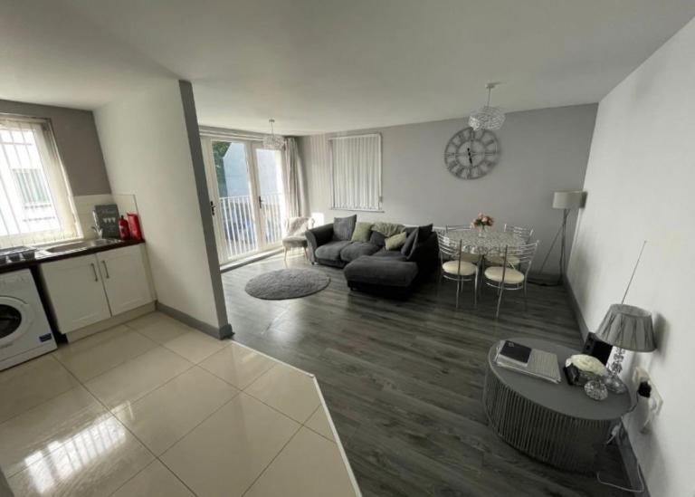 Fully furnished 2 bedroom flat West Belfast