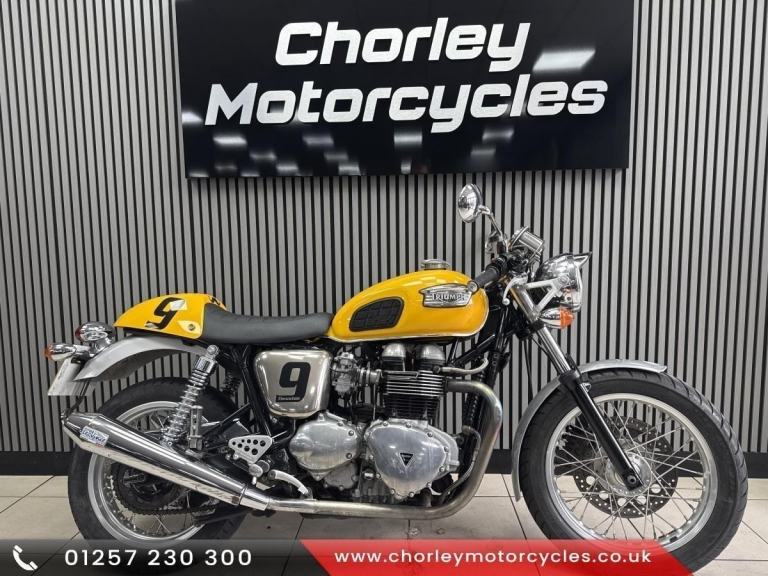 2005 Triumph Thruxton 865cc twin in Yellow with 14220 miles, great retro st