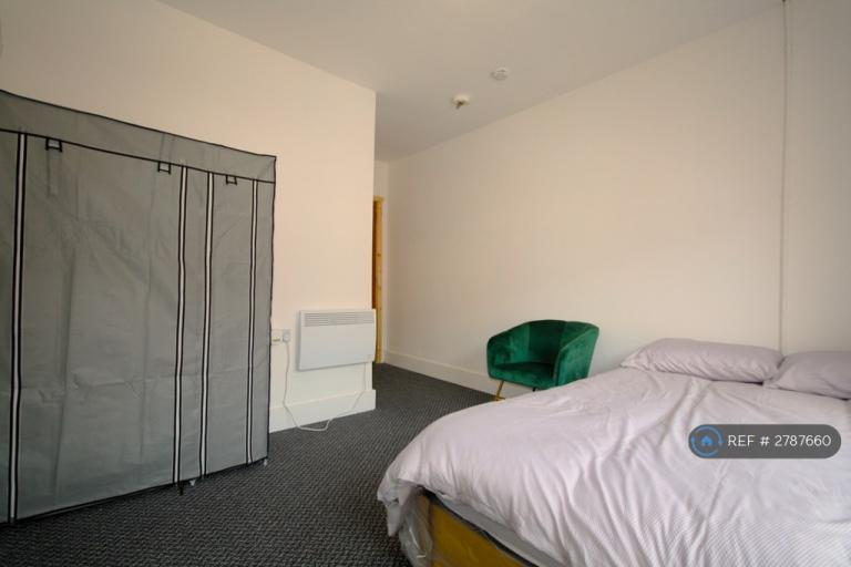 Studio flat in Market Street, Heanor, DE75 (#2787660)