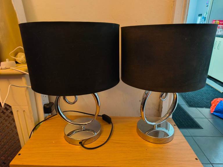 2x table lamps with shades