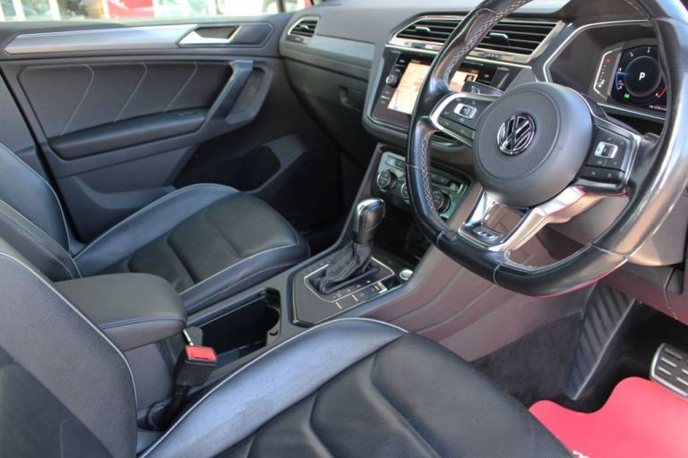 2020 70 VOLKSWAGEN TIGUAN 2.0 TDI R-LINE TECH SUV 5DR DIESEL DSG EURO 6 (S/S) (1