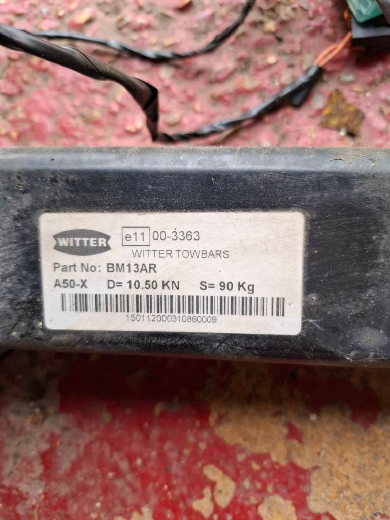 Witter detachable towbar part number BM13AR from 2000 BMW 5 Series E39 saloon