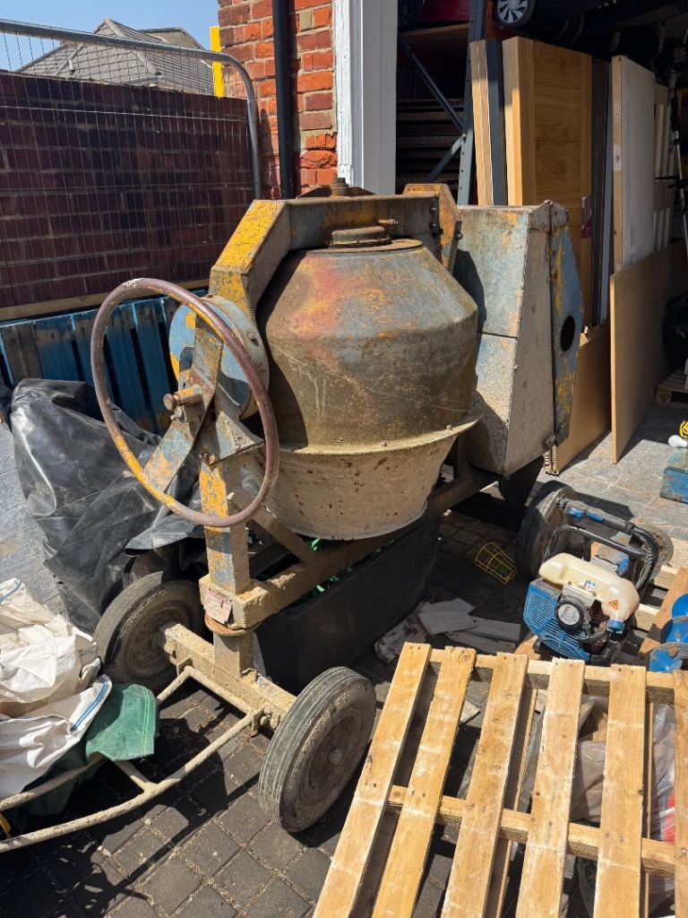 Cement mixer 