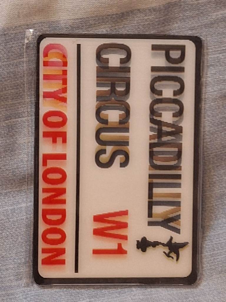 London holographic souvenir joblot (fridge magnets and holders) worth around £130.50