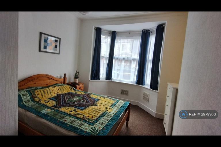 1 bedroom flat in Queensland Avenue, Coventry, CV5 (1 bed) (#2979983)
