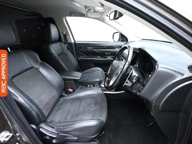 2019 Mitsubishi Outlander 2.4h TwinMotor 13.8kWh Juro SUV 5dr Petrol Plug-in Hybrid CVT 4WD Euro ...