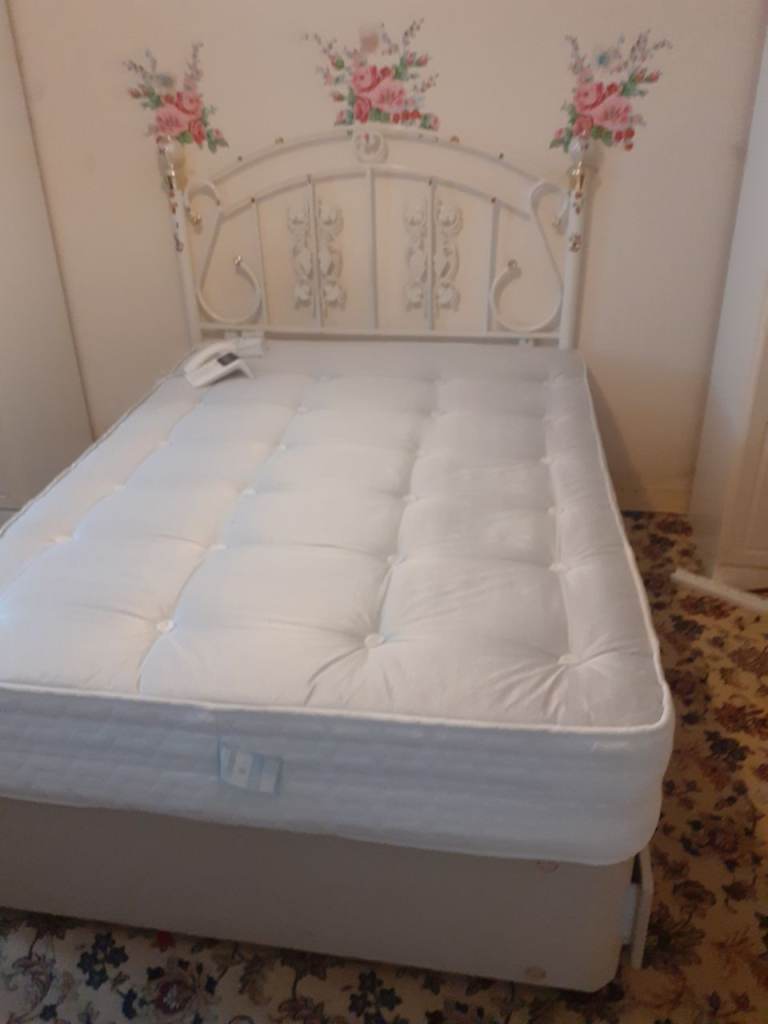 Double bed base with 4 drawers and metal head board 