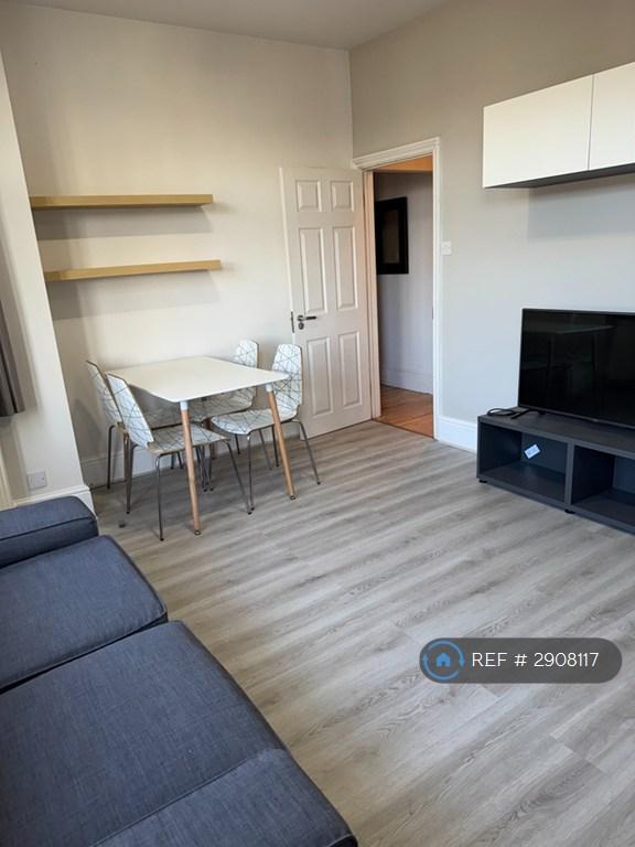 1 bedroom flat in Corfton Road, London, W5 (1 bed) (#2908117)