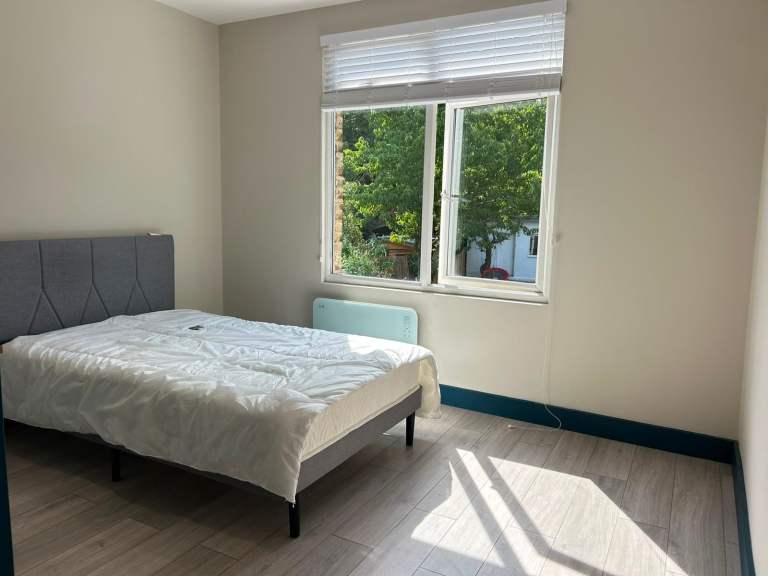 Self-contained studio flat in Catford / Hither Green - DSS Considered