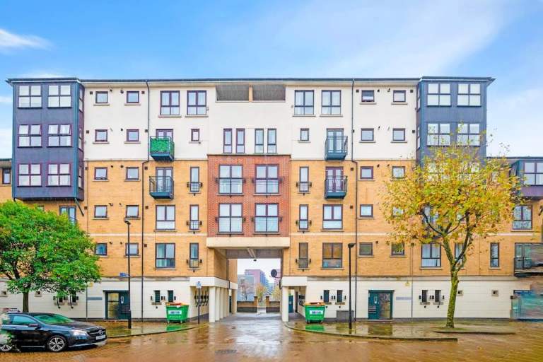 Stunning Docklands Apartment to rent - Part Furnished