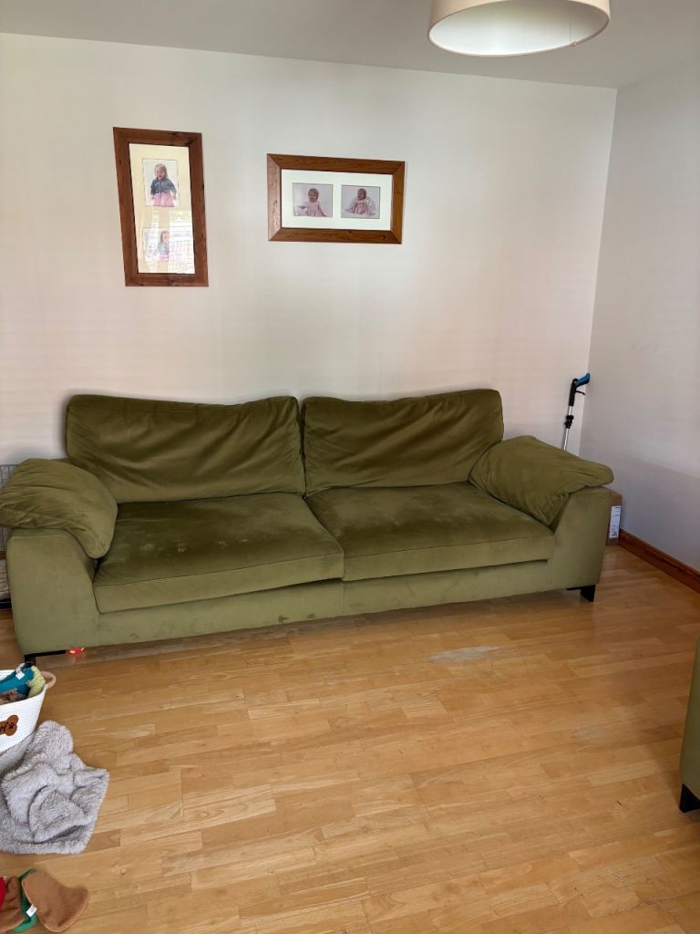 DFS 4 and 2 seater sofas 
