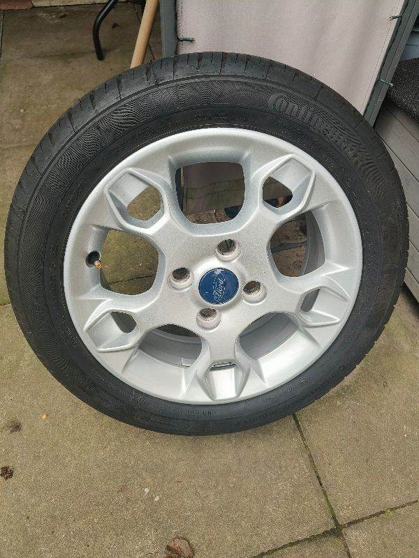 Ford fiesta tyre on rim  195 50 15 brand new 