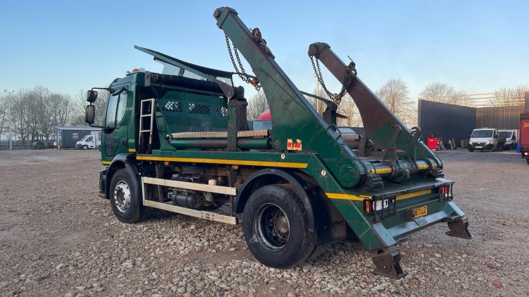 2018 Volvo FL 250 18 TONNE HYVA CHAIN LOADER , 277,541 KM