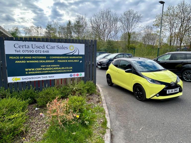 2016 Toyota AYGO 1.0 VVT-i x-cite 3 Yellow Bi-Tone Euro 6 3dr HATCHBACK Petrol Manual