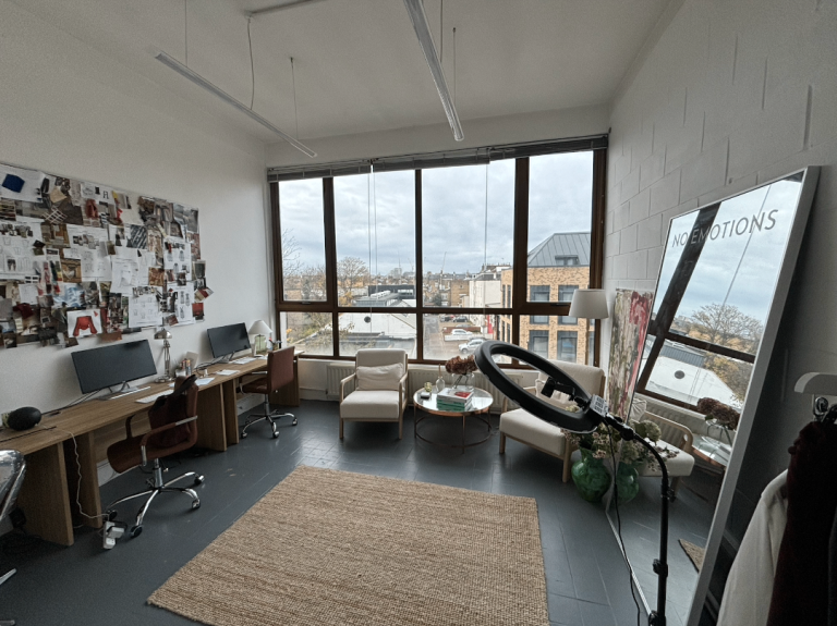 Sub-let our sunny studio in Finsbury Park for 3mths
