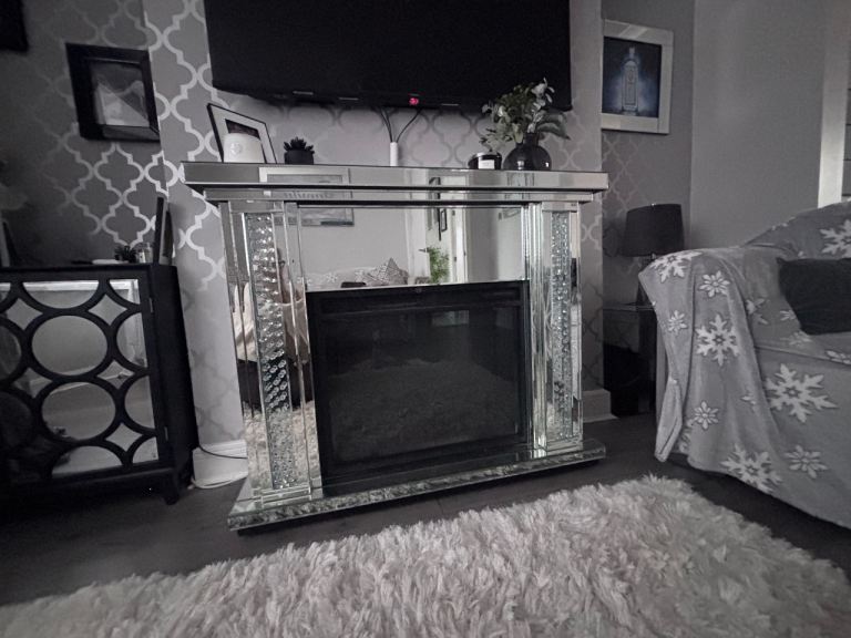 Mirrored fire place 