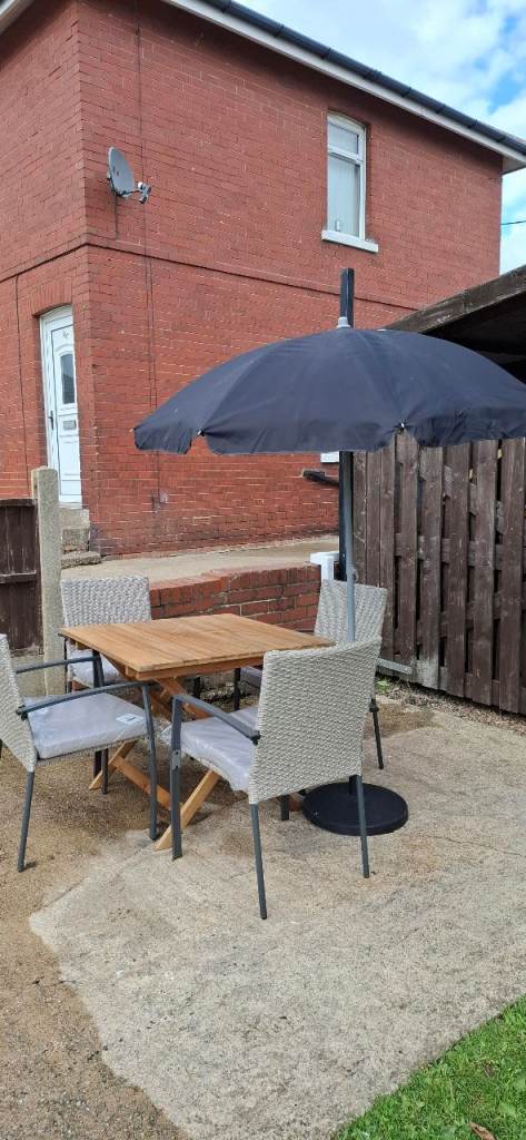 Brandnew 4 seat rattan garden set 4x rattan chairs with wooden folding table 