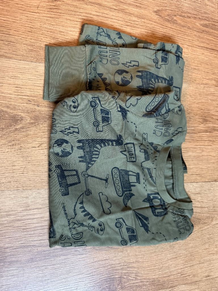 Boys brand new pyjamas age 6-7 no tag